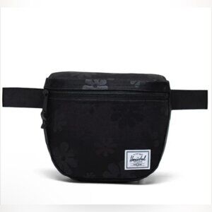 NWT Herschel Supply Settlement Hip Back 2L